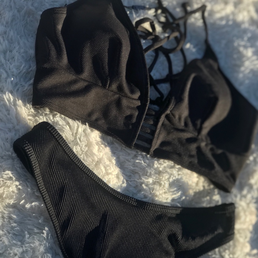Bathing suits - Picture 4 of 8